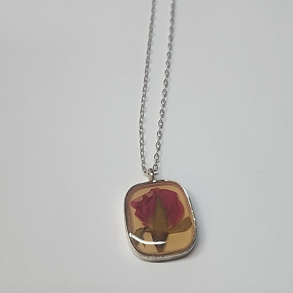 Shari Dixon Silver Tone Chain Pendant Necklace with Flower Inside